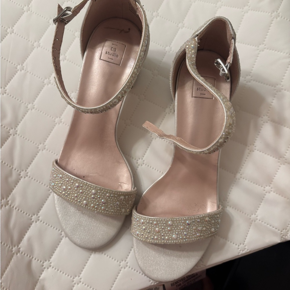 DB Studio Women's Pearl Embellished Ivory Heels